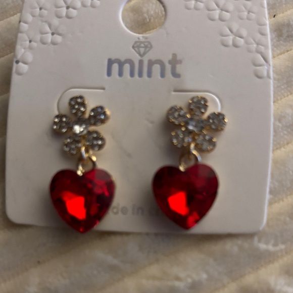 Mint Jewelry - Red Crystal Heart Drop Earrings with Floral Studs